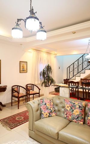 Casa à venda com 350m², 3 quartos e 2 vagasSala