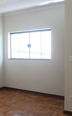 Casa à venda com 105m², 2 quartos e 3 vagasSala