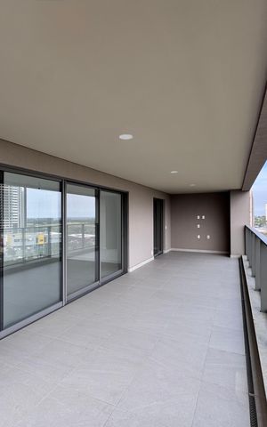 Apartamento à venda com 205m², 3 quartos e 3 vagas Apartamento à venda com 205m², 3 quartos e 3 vagasVaranda