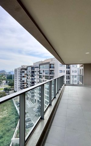 Apartamento à venda com 205m², 3 quartos e 3 vagas Apartamento à venda com 205m², 3 quartos e 3 vagasVaranda