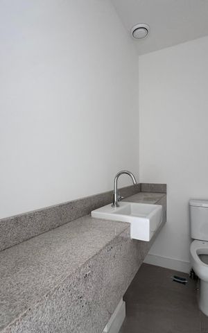 Apartamento à venda com 205m², 3 quartos e 3 vagas Apartamento à venda com 205m², 3 quartos e 3 vagasLavabo
