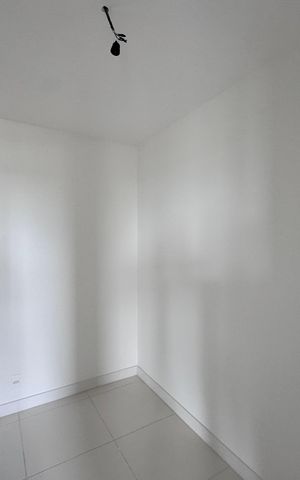 Apartamento à venda com 205m², 3 quartos e 3 vagas Apartamento à venda com 205m², 3 quartos e 3 vagasÁrea de Serviço - Quarto