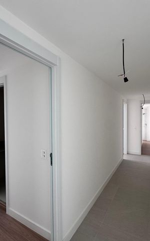 Apartamento à venda com 205m², 3 quartos e 3 vagas Apartamento à venda com 205m², 3 quartos e 3 vagasCorredor