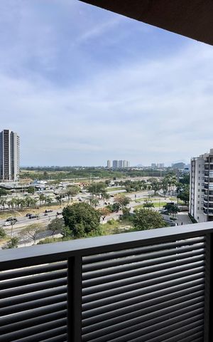 Apartamento à venda com 205m², 3 quartos e 3 vagas Apartamento à venda com 205m², 3 quartos e 3 vagasSuíte 1 - Varanda