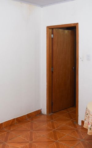 Casa à venda com 75m², 2 quartos e 2 vagasSala