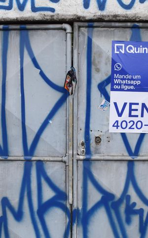 Casa à venda com 75m², 2 quartos e 2 vagasFachada