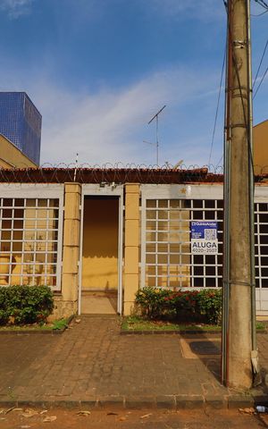 Casa para alugar com 269m², 3 quartos e 3 vagasFachada