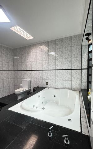 Casa para alugar com 356m², 3 quartos e 4 vagasBanheiro da Suíte