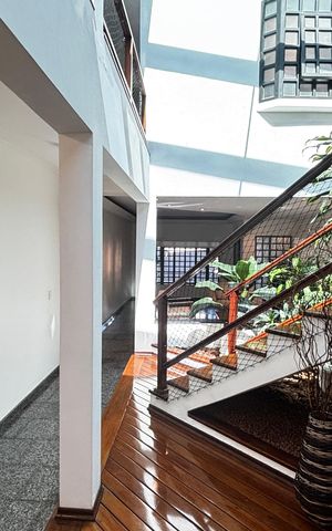 Casa para alugar com 356m², 3 quartos e 4 vagasSala - Sala de Estar - Escada