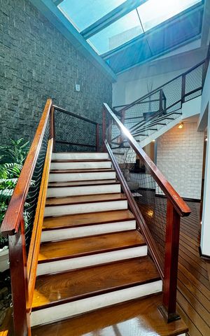 Casa para alugar com 356m², 3 quartos e 4 vagasEscada
