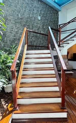Casa para alugar com 356m², 3 quartos e 4 vagasSala - Sala de Estar - Escada