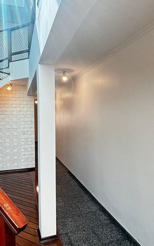 Casa para alugar com 356m², 3 quartos e 4 vagasSala - Sala de Estar - Escada