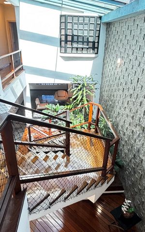 Casa para alugar com 356m², 3 quartos e 4 vagasEscada