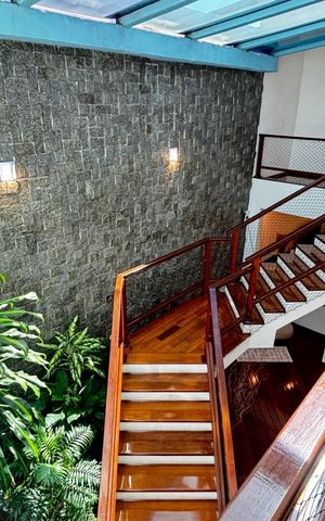 Casa para alugar com 356m², 3 quartos e 4 vagasEscada