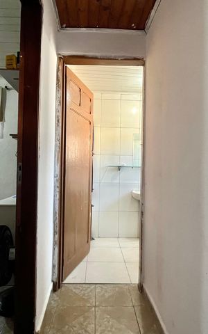 Casa à venda com 100m², 3 quartos e 1 vaga Casa à venda com 100m², 3 quartos e 1 vagaCorredor