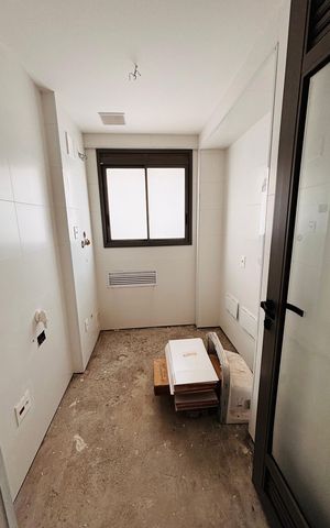 Apartamento à venda com 175m², 3 quartos e 3 vagas Apartamento à venda com 175m², 3 quartos e 3 vagasLavanderia
