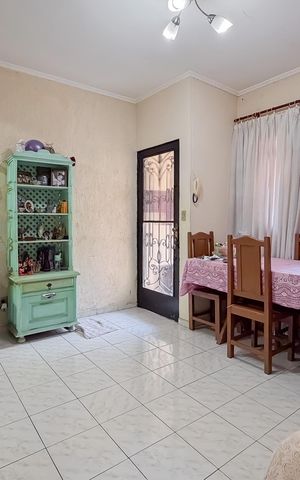 Casa à venda com 185m², 3 quartos e 1 vaga Casa à venda com 185m², 3 quartos e 1 vagaSala