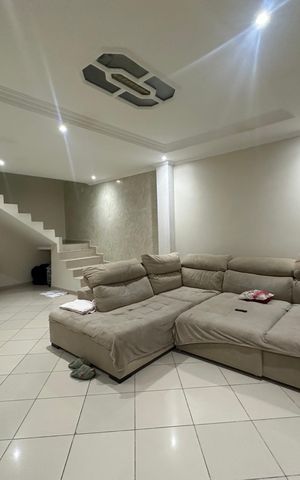 Casa de condomínio à venda com 209m², 3 quartos e 2 vagas Casa de condomínio à venda com 209m², 3 quartos e 2 vagasSala
