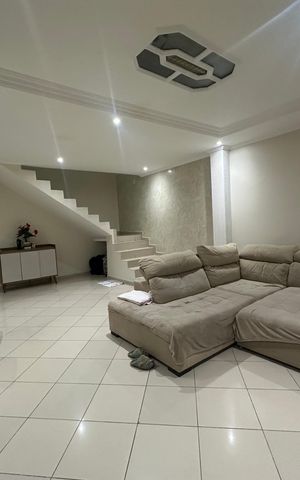 Casa de condomínio à venda com 209m², 3 quartos e 2 vagas Casa de condomínio à venda com 209m², 3 quartos e 2 vagasSala