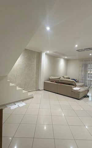 Casa de condomínio à venda com 209m², 3 quartos e 2 vagas Casa de condomínio à venda com 209m², 3 quartos e 2 vagasSala