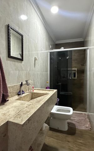 Casa de condomínio à venda com 209m², 3 quartos e 2 vagas Casa de condomínio à venda com 209m², 3 quartos e 2 vagasBanheiro