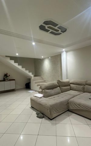 Casa de condomínio à venda com 209m², 3 quartos e 2 vagas Casa de condomínio à venda com 209m², 3 quartos e 2 vagasSala