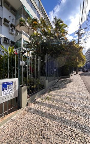 Apartamento à venda com 130m², 3 quartos e 2 vagas Apartamento à venda com 130m², 3 quartos e 2 vagasPlaca