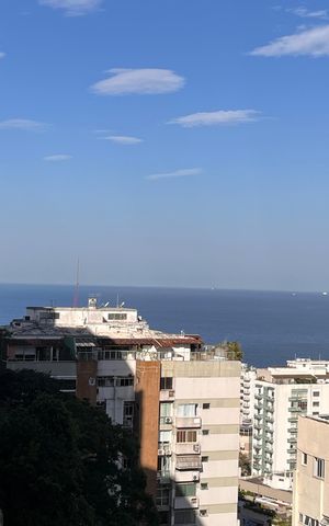 Apartamento à venda com 130m², 3 quartos e 2 vagas Apartamento à venda com 130m², 3 quartos e 2 vagasVista
