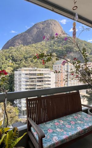 Apartamento à venda com 130m², 3 quartos e 2 vagas Apartamento à venda com 130m², 3 quartos e 2 vagasVista