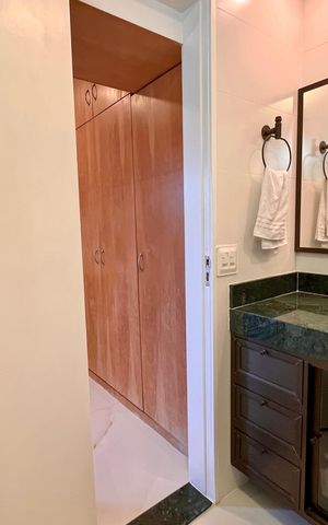 Apartamento à venda com 130m², 3 quartos e 2 vagas Apartamento à venda com 130m², 3 quartos e 2 vagasBanhejro