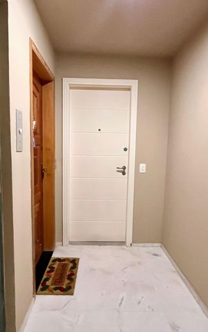 Apartamento à venda com 130m², 3 quartos e 2 vagas Apartamento à venda com 130m², 3 quartos e 2 vagasHall de entrada