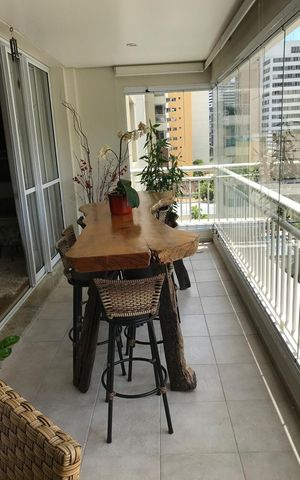 Apartamento à venda com 123m², 3 quartos e 2 vagas Apartamento à venda com 123m², 3 quartos e 2 vagasVaranda