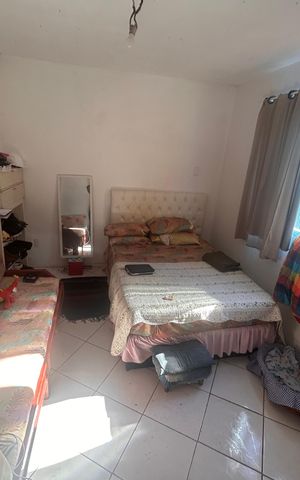 Casa à venda com 592m², 5 quartos e 4 vagas Casa à venda com 592m², 5 quartos e 4 vagasQuarto