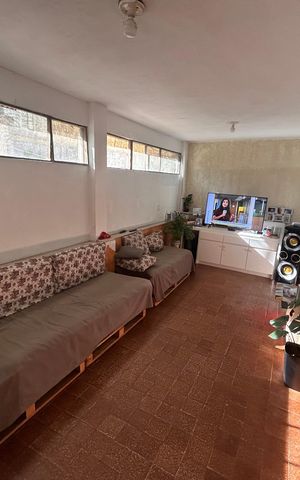 Casa à venda com 592m², 5 quartos e 4 vagas Casa à venda com 592m², 5 quartos e 4 vagasÁrea externa