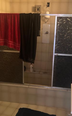 Casa à venda com 592m², 5 quartos e 4 vagas Casa à venda com 592m², 5 quartos e 4 vagasBanheiro