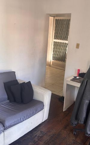 Casa à venda com 592m², 5 quartos e 4 vagas Casa à venda com 592m², 5 quartos e 4 vagasQuarto