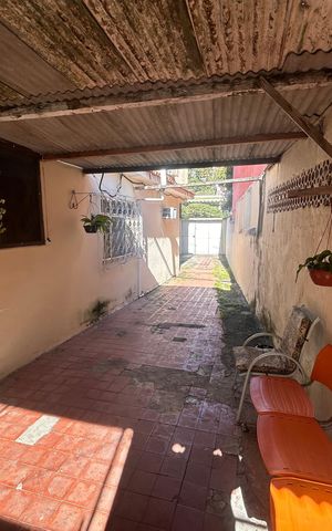 Casa à venda com 592m², 5 quartos e 4 vagas Casa à venda com 592m², 5 quartos e 4 vagasÁrea externa