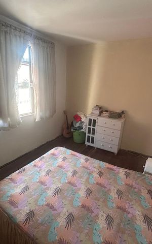 Casa à venda com 592m², 5 quartos e 4 vagas Casa à venda com 592m², 5 quartos e 4 vagasQuarto