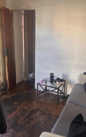Casa à venda com 592m², 5 quartos e 4 vagas Casa à venda com 592m², 5 quartos e 4 vagasQuarto
