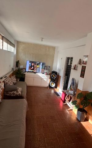 Casa à venda com 592m², 5 quartos e 4 vagas Casa à venda com 592m², 5 quartos e 4 vagasÁrea externa