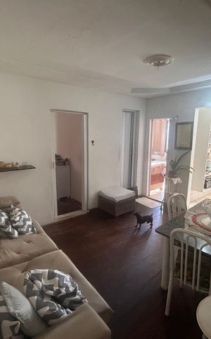 Casa à venda com 592m², 5 quartos e 4 vagas Casa à venda com 592m², 5 quartos e 4 vagasSala