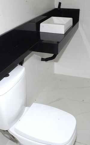 Casa à venda com 243m², 3 quartos e 4 vagasBanheiro 2