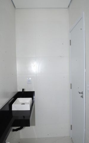 Casa à venda com 243m², 3 quartos e 4 vagasBanheiro 2