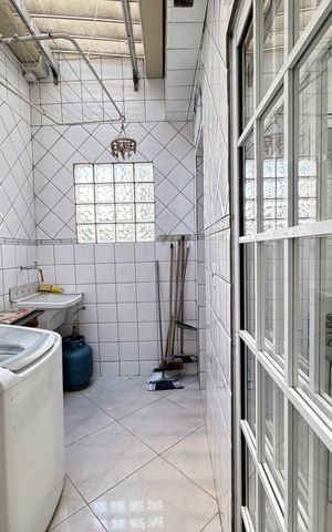 Casa à venda com 138m², 2 quartos e 2 vagasCozinha