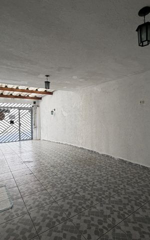Casa à venda com 138m², 2 quartos e 2 vagasGaragem