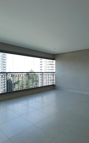 Apartamento para alugar com 147m², 3 quartos e 2 vagasVaranda