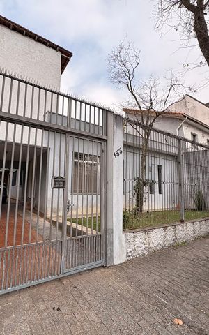 Casa à venda com 264m², 3 quartos e 3 vagas Casa à venda com 264m², 3 quartos e 3 vagasFachada