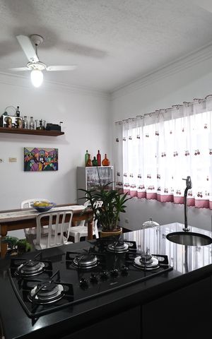Casa à venda com 264m², 3 quartos e 3 vagas Casa à venda com 264m², 3 quartos e 3 vagasCozinha