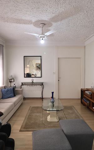 Casa à venda com 264m², 3 quartos e 3 vagas Casa à venda com 264m², 3 quartos e 3 vagasSala