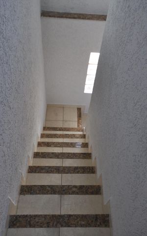 Casa para alugar com 200m², 2 quartos e 3 vagasEscada